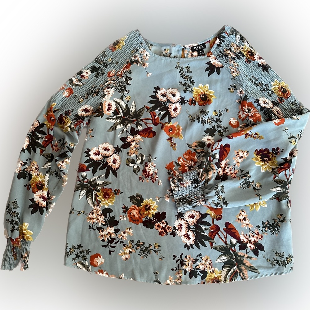 a.n.a Blue Floral 🌹 Blouse size Medium